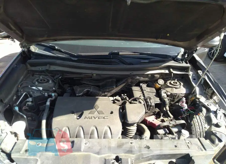 JA4AD3A39GZ013946 Photo# 10