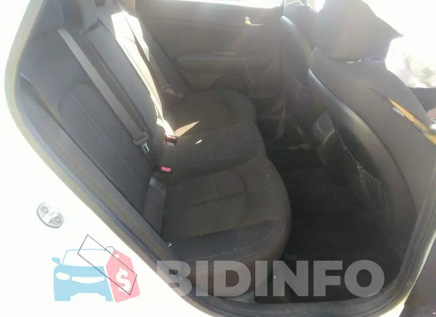 5XXGT4L32JG213163 Photo# 8