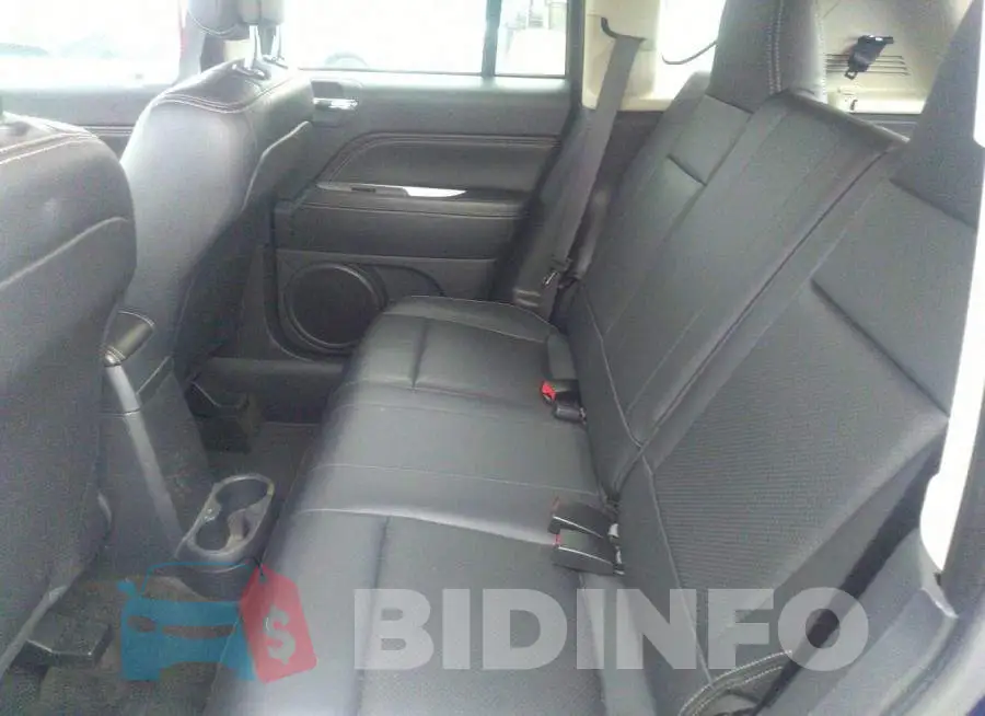 1C4NJDEB2GD772121 Photo# 8