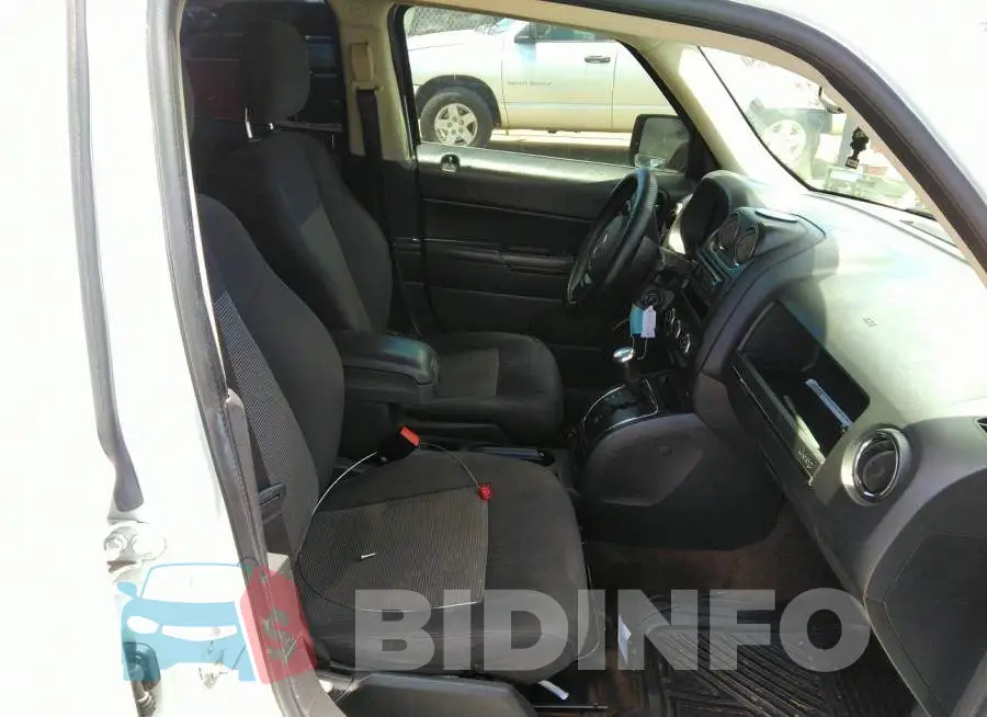 1C4NJPBA6GD621814 Photo# 5