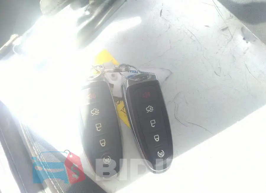 1FADP3N22JL327093 Photo# 11
