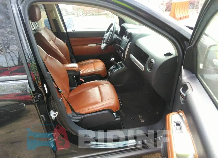 1C4NJCEAXGD774538 Photo# 5