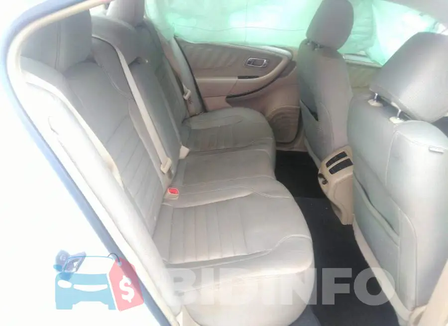 1FAHP2D88FG160031 Photo# 8