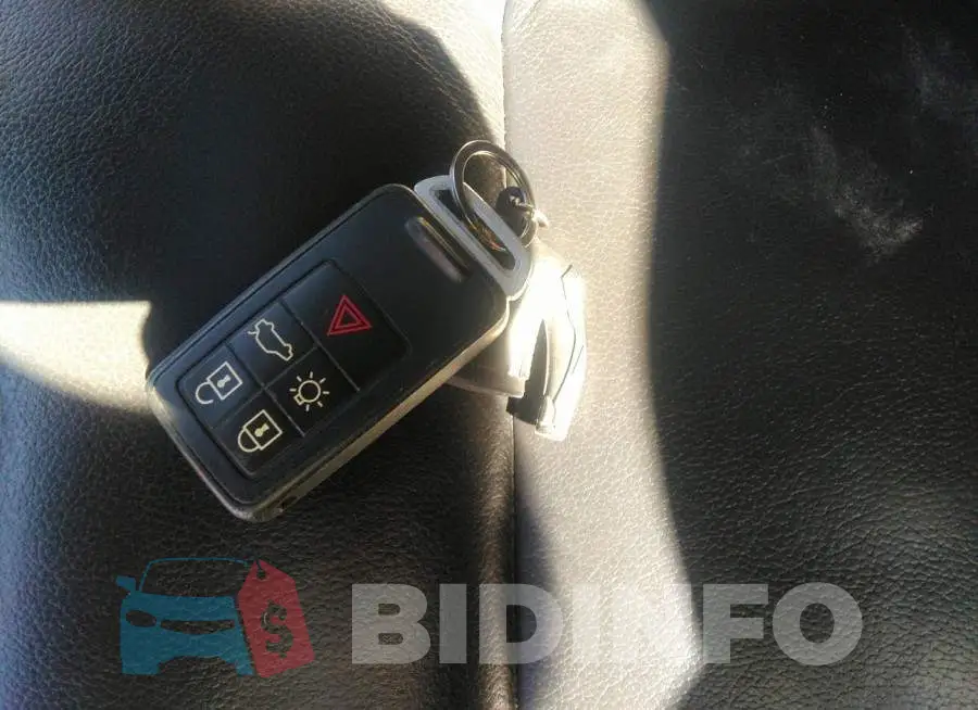 YV140MFM4F2360625 Photo# 11