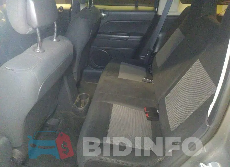 1C4NJPFB5FD149428 Photo# 8
