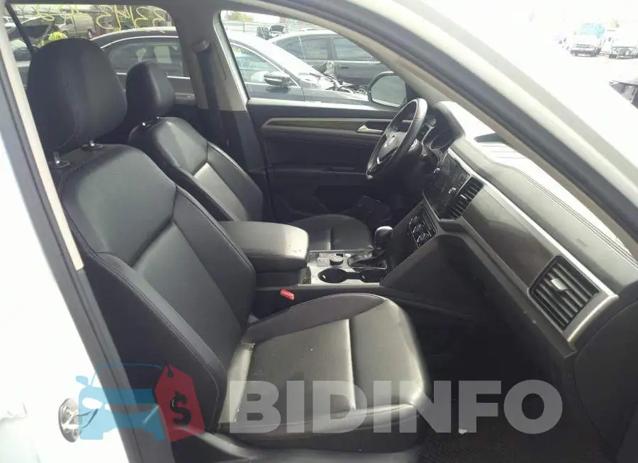 1V2MR2CA1JC550541 Photo# 5