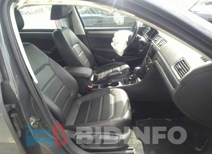 1VWDT7A30HC012702 Photo# 5