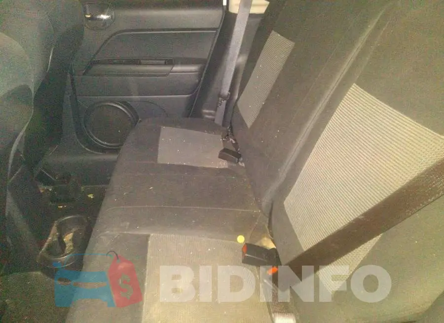 1C4NJRBB9FD426194 Photo# 8