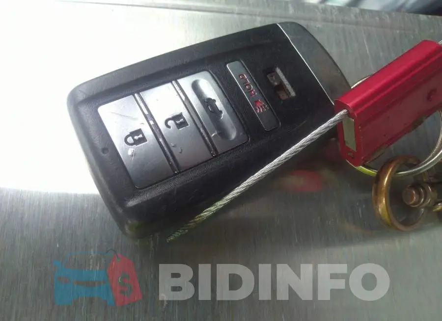 19UUB2F52JA005692 Photo# 11