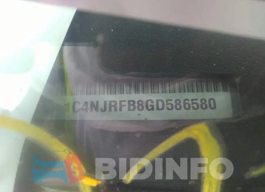 1C4NJRFB8GD586580 Photo# 9