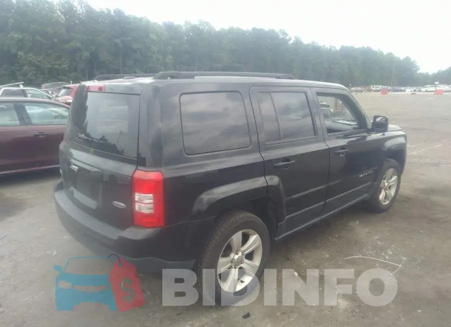 1C4NJRFB8GD586580 Photo# 4
