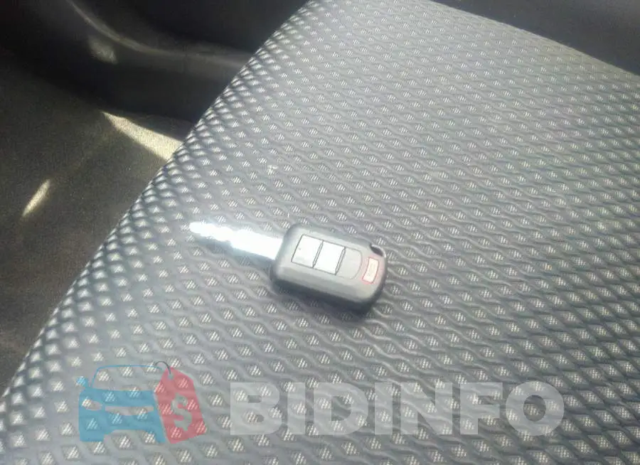 JA4AD2A35JZ052289 Photo# 11