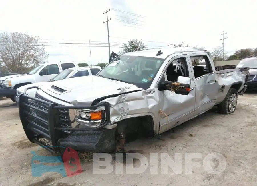 1GT12REY9KF214177 Photo# 2