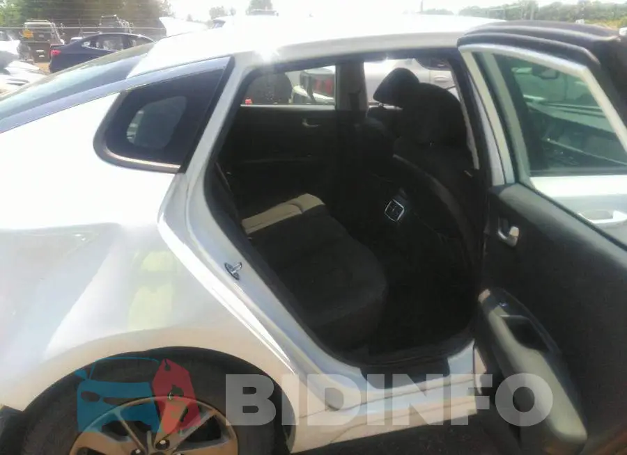 5XXGT4L18GG010673 Photo# 8