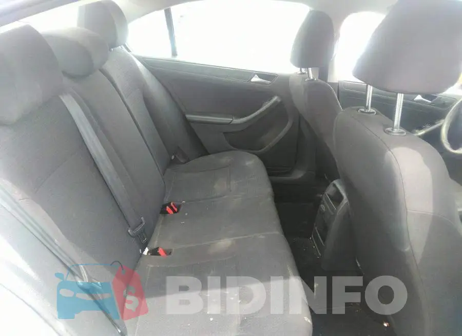 3VW267AJ5GM309538 Photo# 8