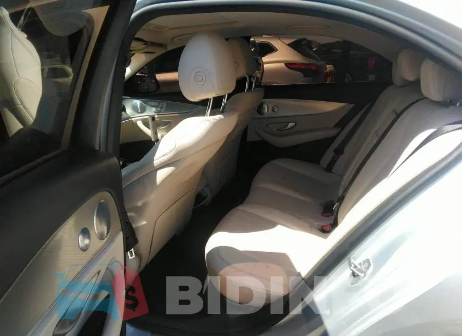 WDDZF4JB3HA108685 Photo# 8