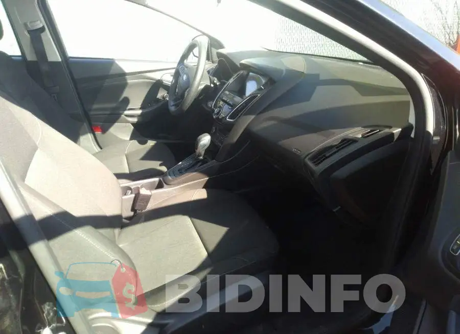 1FADP3M27JL241148 Photo# 5