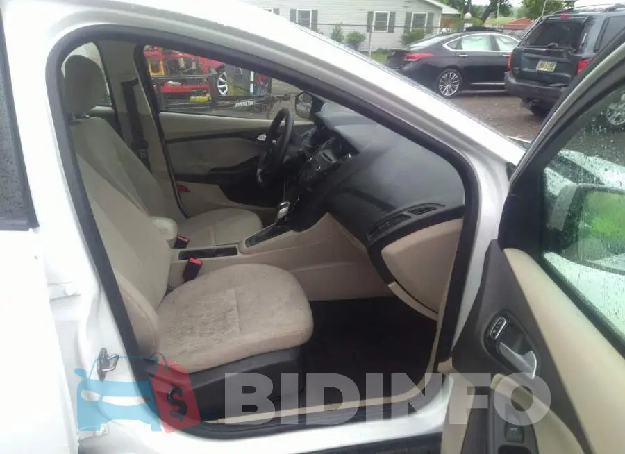 1FADP3F22FL268052 Photo# 5