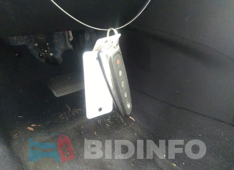 1FADP3N28JL308841 Photo# 11