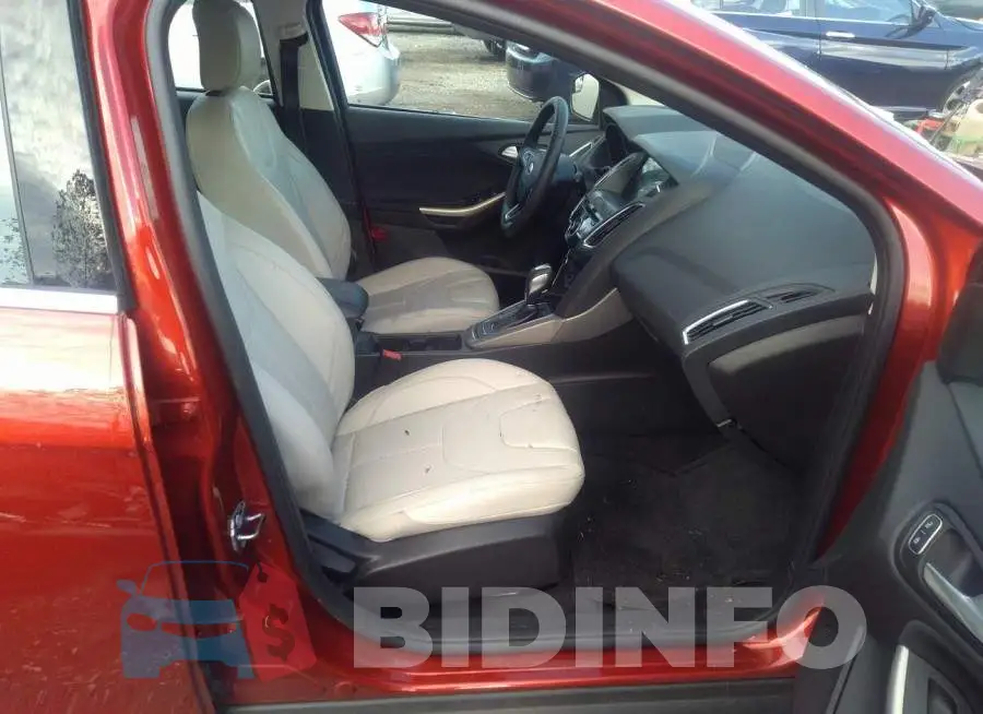 1FADP3N28JL308841 Photo# 5