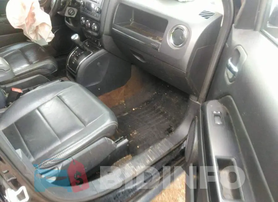 1C4NJRFB6HD110670 Photo# 5