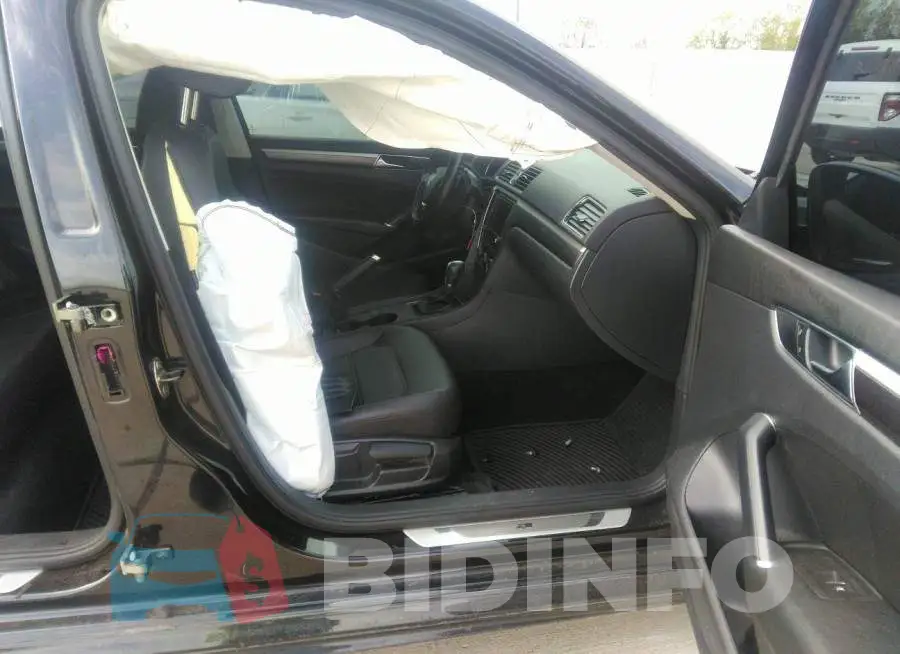 1VWDT7A30HC068364 Photo# 5