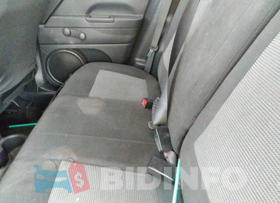 1C4NJPBB0GD528764 Photo# 8