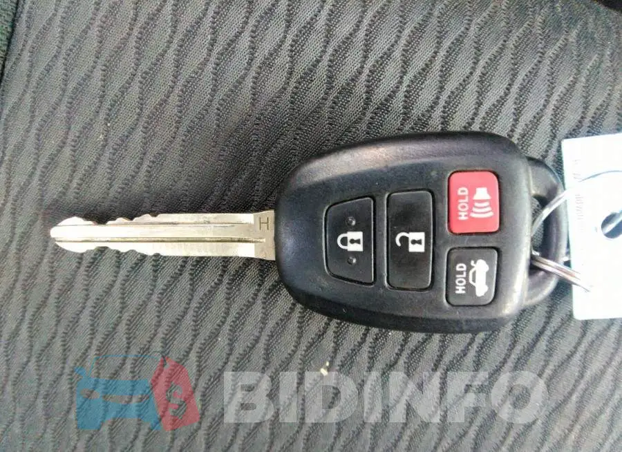 2T1BURHE5JC101902 Photo# 11