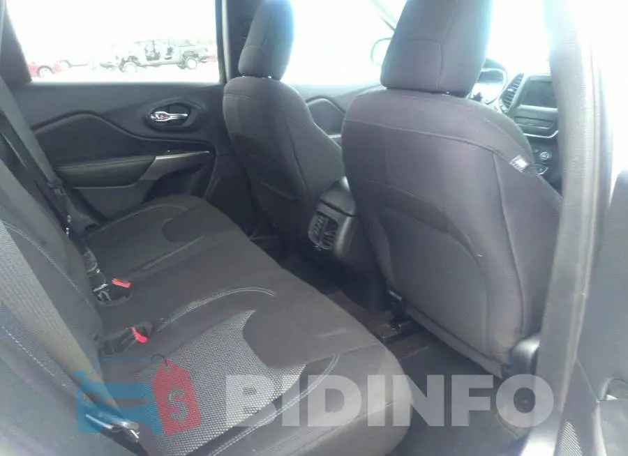 1C4PJLCB1KD220298 Photo# 8