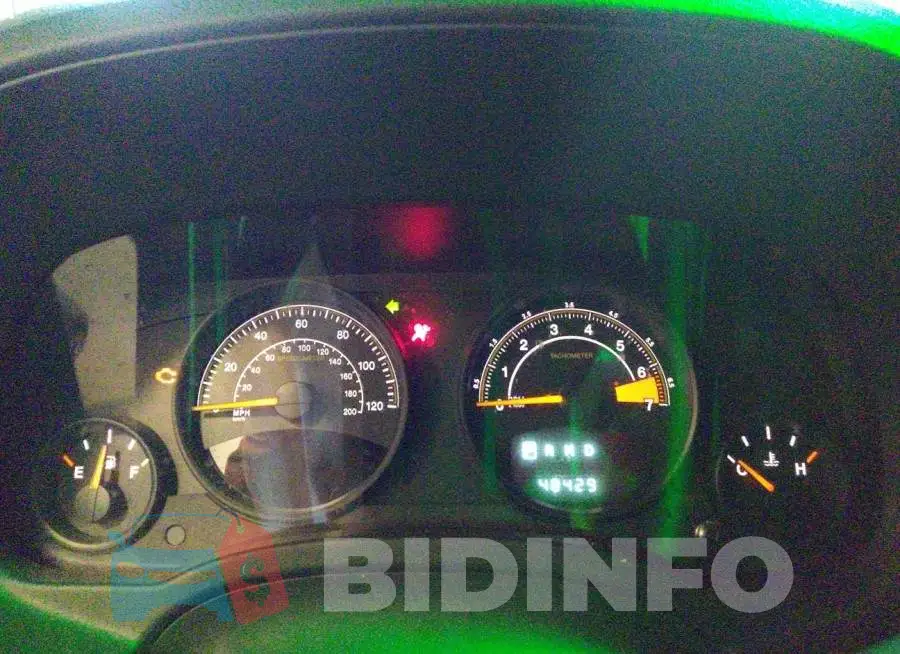 1C4NJPBB9HD170887 Photo# 7