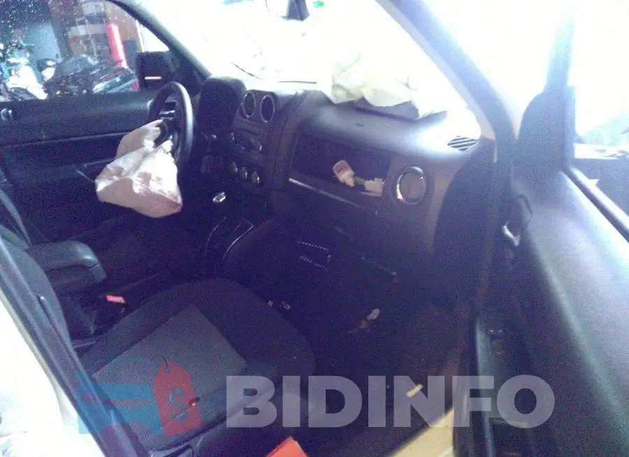 1C4NJPBB9HD170887 Photo# 5