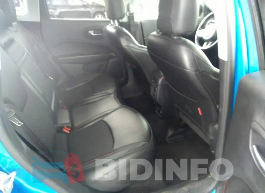 3C4NJDDB5LT118932 Photo# 8