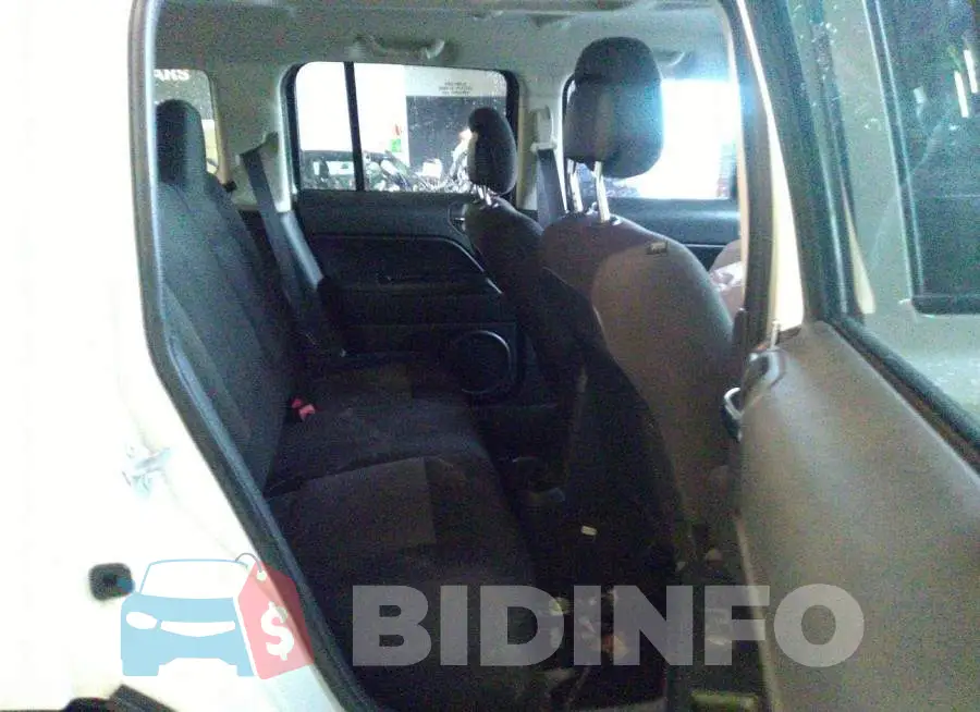 1C4NJPBB9HD170887 Photo# 8