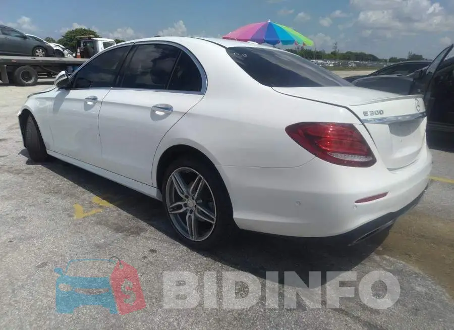 WDDZF4JB2HA185984 Photo# 3