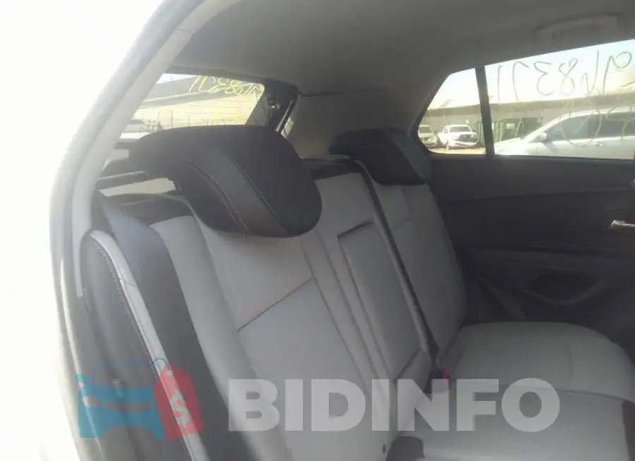 3GNCJPSB0JL233048 Photo# 8