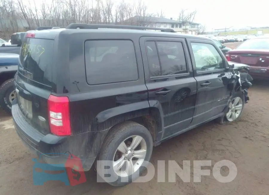 1C4NJRFB4GD668256 Photo# 4