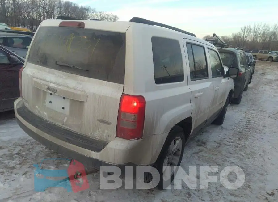 1C4NJPFB0FD120998 Photo# 4