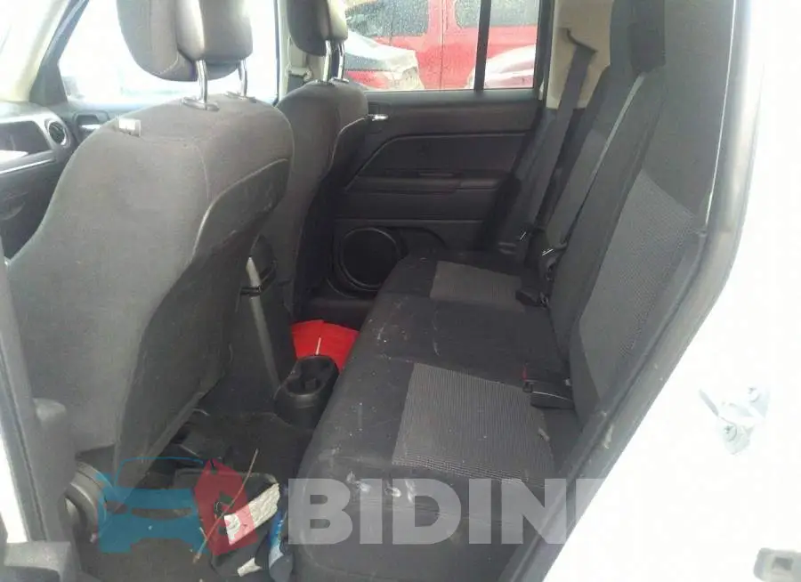 1C4NJPFB0FD120998 Photo# 8
