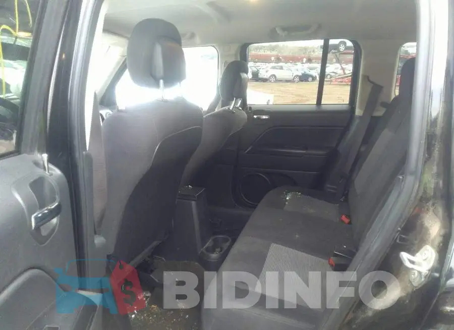 1C4NJRFB4GD668256 Photo# 8