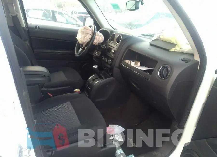 1C4NJPFB0FD120998 Photo# 5