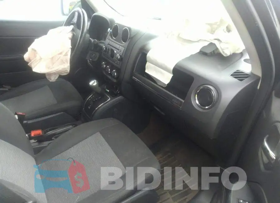 1C4NJRFB4GD668256 Photo# 5
