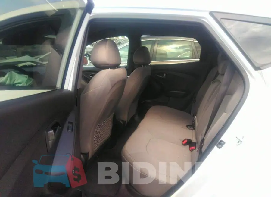 KM8JT3AF3FU071416 Photo# 8