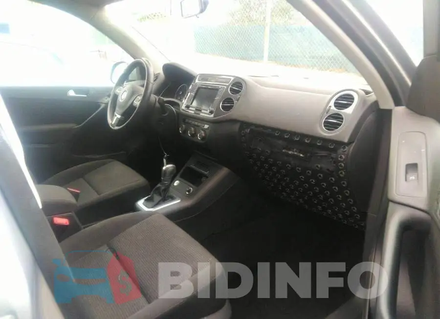 WVGBV7AX4JK004052 Photo# 5