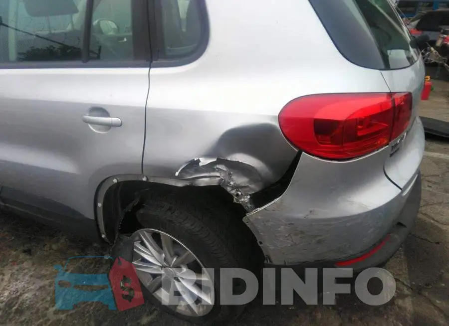 WVGBV7AX4JK004052 Photo# 6