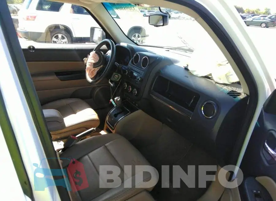 1C4NJRFBXGD632393 Photo# 5