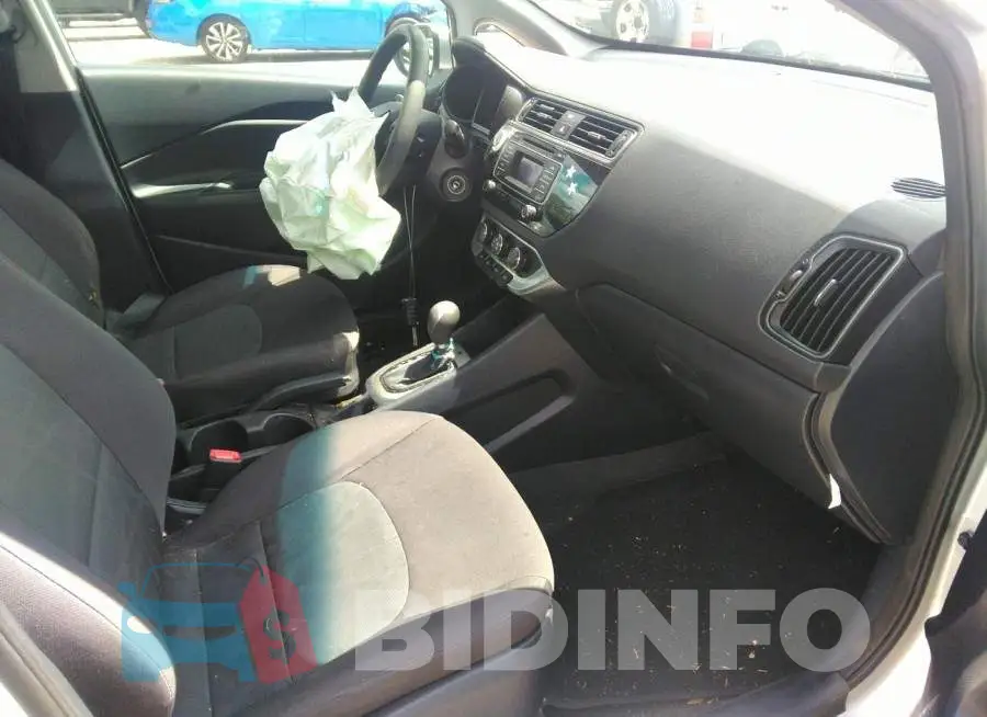 KNADM4A30H6043863 Photo# 5