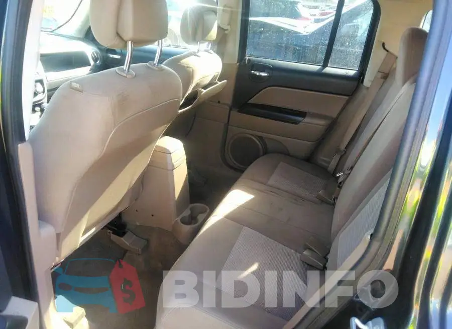 1C4NJRBB8GD587895 Photo# 8