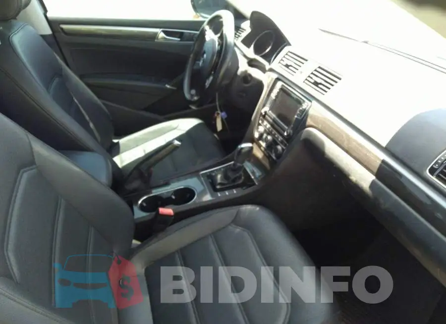 1VWGT7A32HC025979 Photo# 5