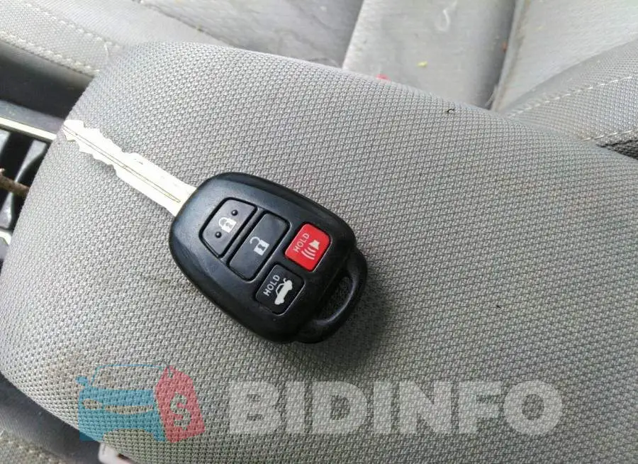 2T1BURHE2GC621435 Photo# 11