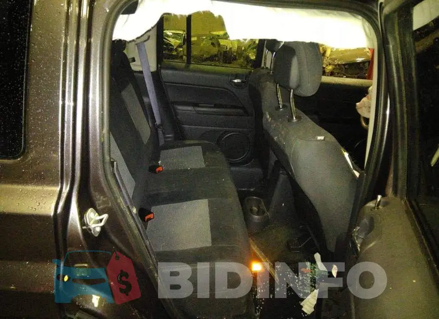 1C4NJRBB1HD179403 Photo# 8